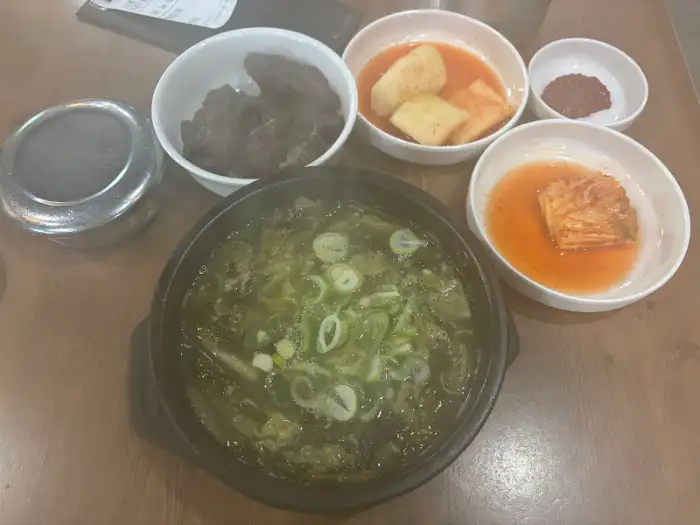 해장국 한 상 차림