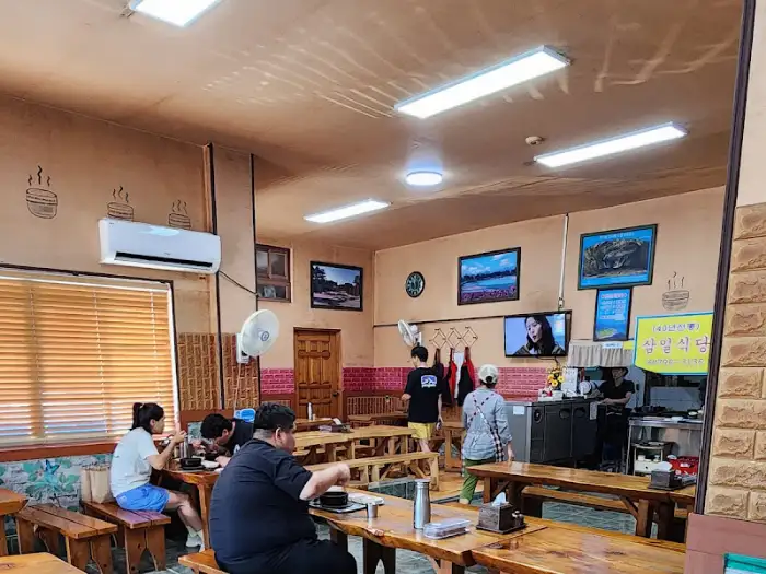 삼일식당 내부 모습