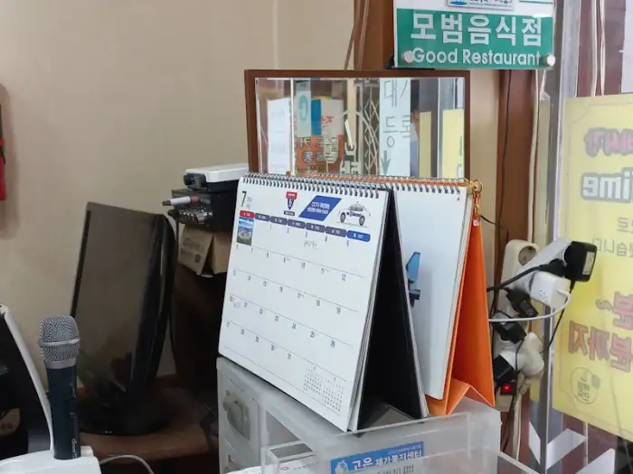 백령면옥 식당 내부