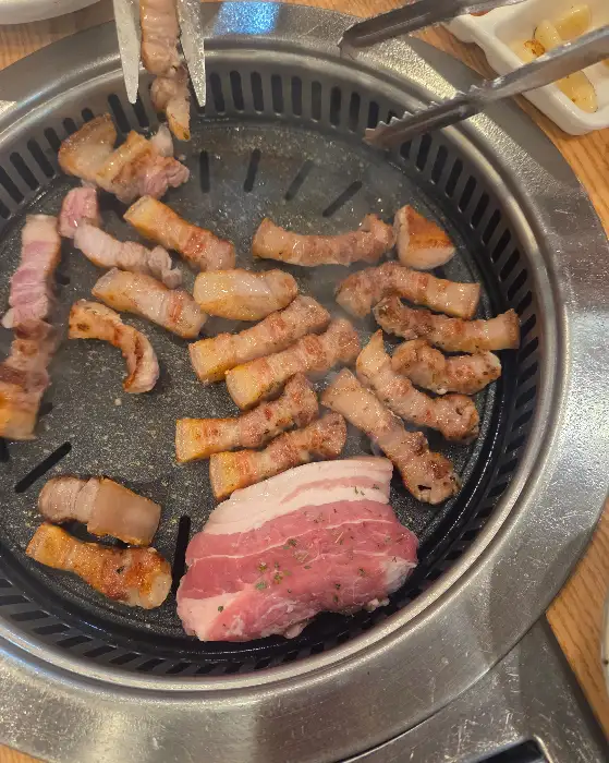 맛있게 구워지고 있는 고기