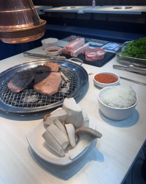 명륜진사갈비 철원점 버섯과 쌈 채소