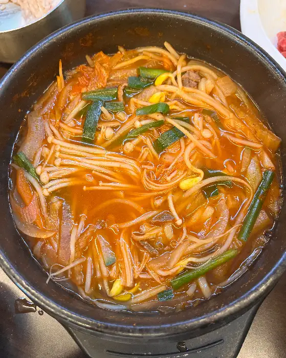 육회 짬뽕 국밥 전체 모습