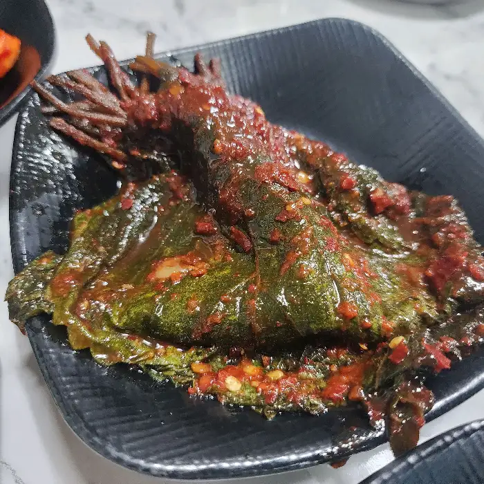 정갈하게 차려진 밑반찬 모습