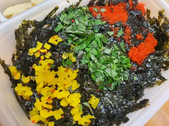 새콤달콤한 쟁반국수 재료