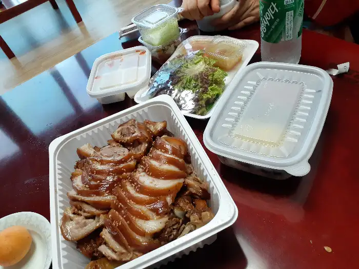 먹음직스러운 족발 접시