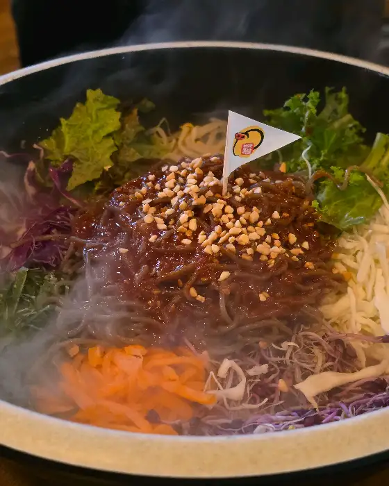 푸짐한 양의 막국수