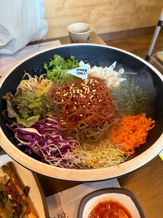 푸짐한 막국수와 족발