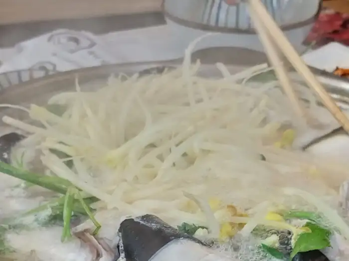 김이 모락모락 나는 복지리