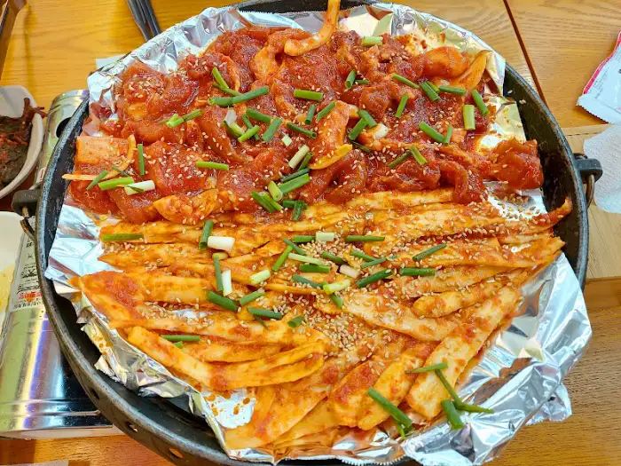 매콤달콤한 양념의 더덕불고기