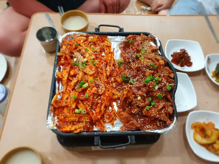 푸짐한 더덕불고기 메인 요리
