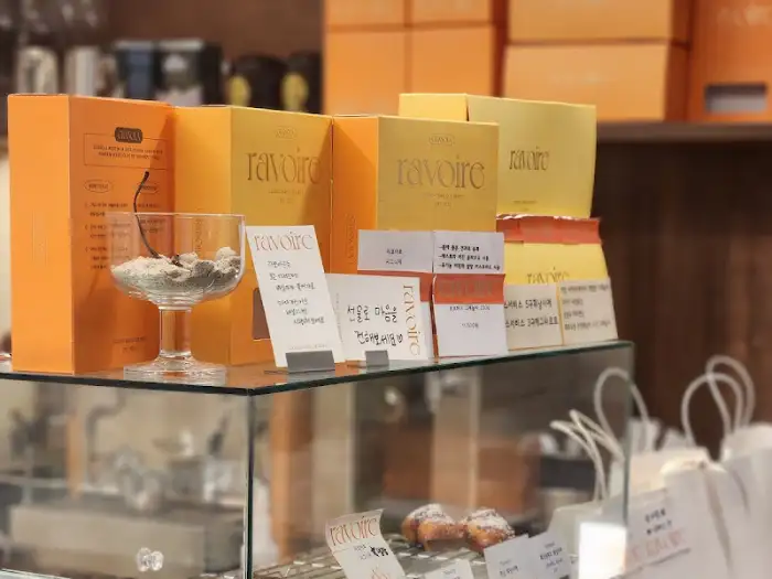 매장 내부 진열대 모습