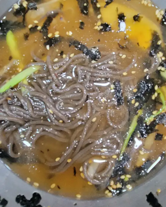 시원한 육수의 메밀 막국수