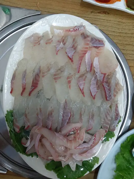 다양한 종류의 신선한 생선회