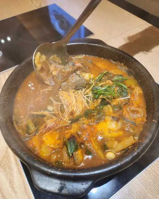 보글보글 끓는 메기매운탕