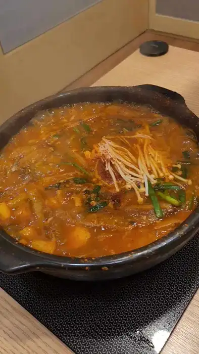 끓고 있는 매운탕 냄비