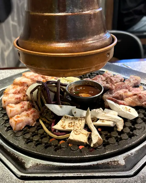 잘 익어가는 두툼한 삼겹살과 쫀득살 (사진 3)