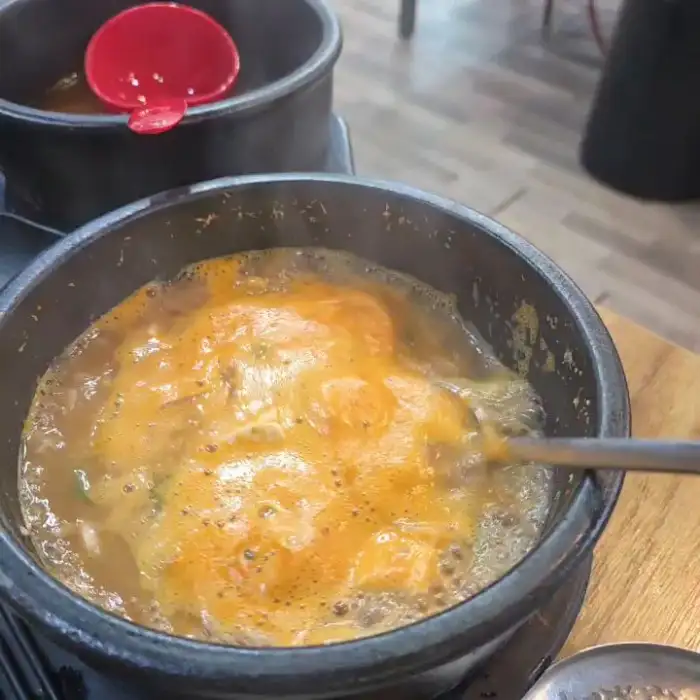 보글보글 끓고 있는 청국장 된장찌개