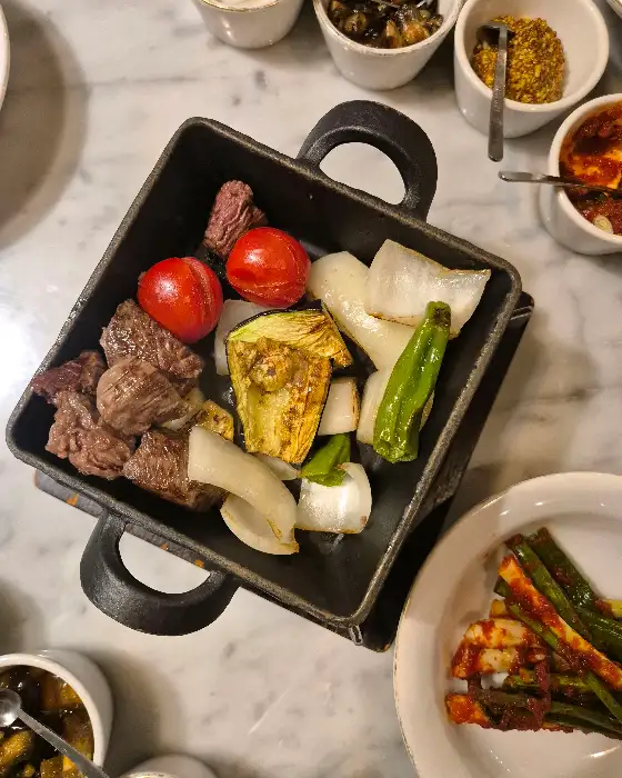 맛있게 볶아진 깍두기 볶음밥