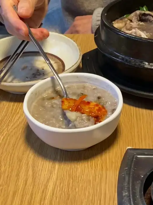 김치와 함께 볶은 밥