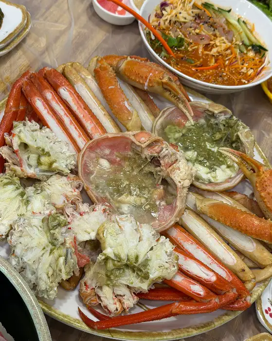 살이 꽉 찬 신선한 대게