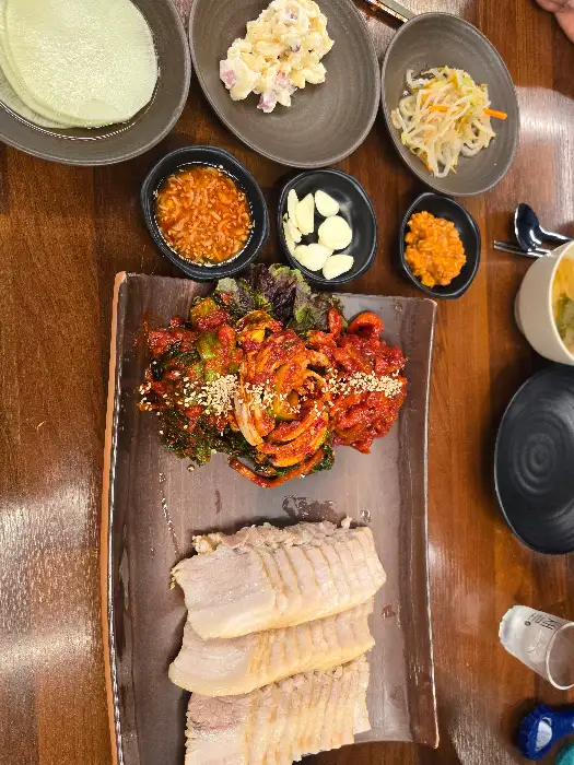 윤기가 흐르는 보쌈 고기
