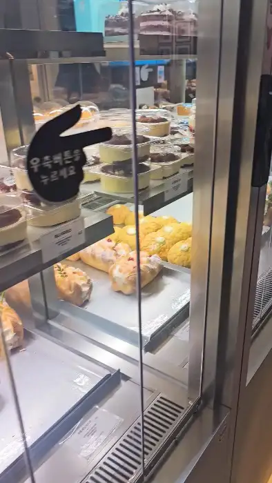 진열된 빵들