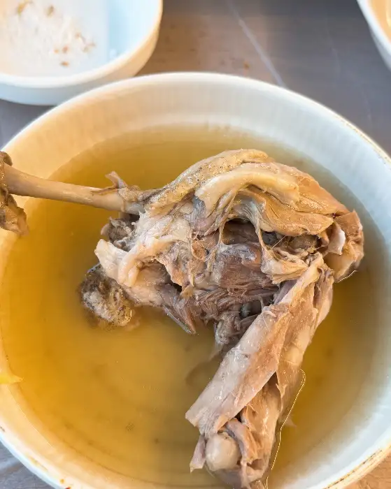 오리백숙 속 살점