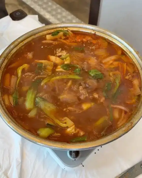 보글보글 끓고 있는 갈비젓갈조림