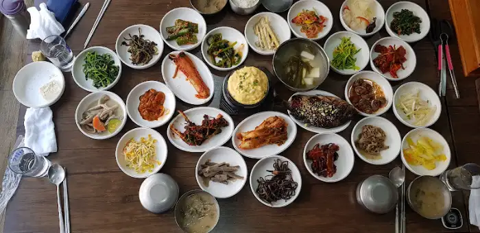 광양 미송 정식 상차림 일부