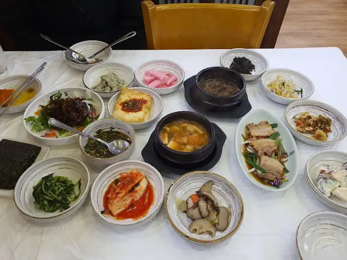 간판에 '고향 이야기'라고 적힌 모습