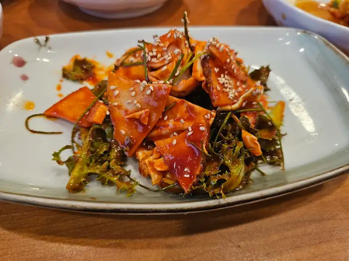 매콤한 양념의 볶음 요리