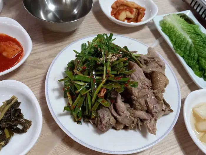 황칠오리 살코기와 부추무침, 곁들임 반찬