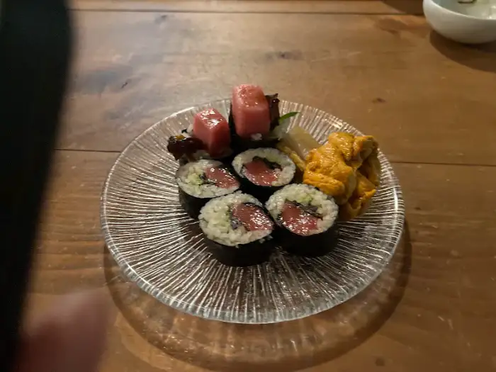 참치 뱃살 김밥과 우니