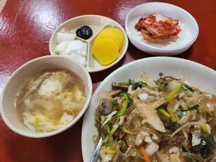 영순각 잡채밥과 계란국