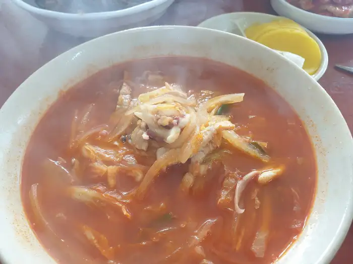 영순각 짬뽕 국물