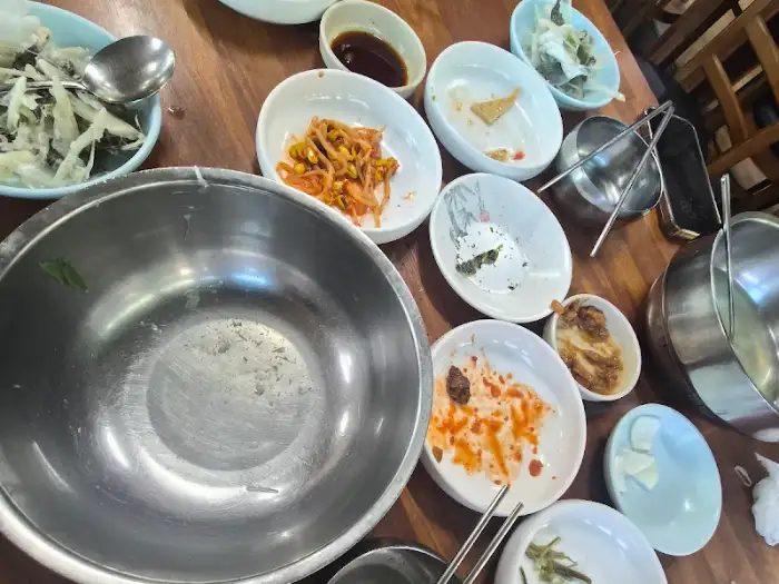 다양한 종류의 밑반찬들