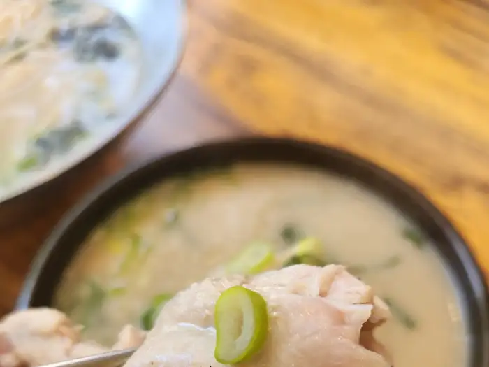 닭칼국수 한 그릇