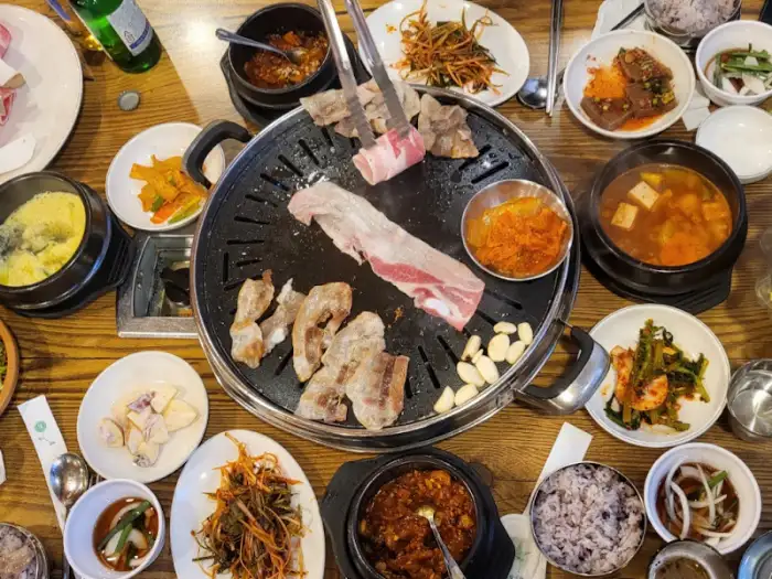 푸짐한 식사 한 상 차림