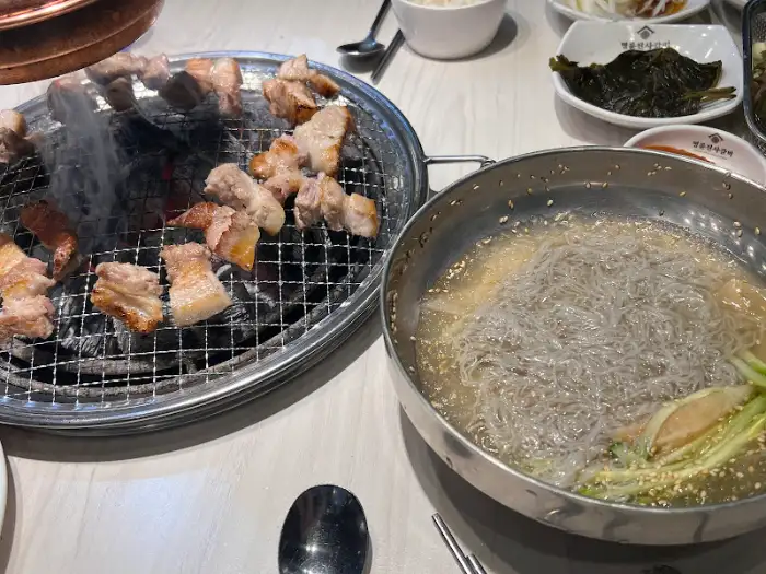 갈비와 함께 곁들여 먹는 냉면
