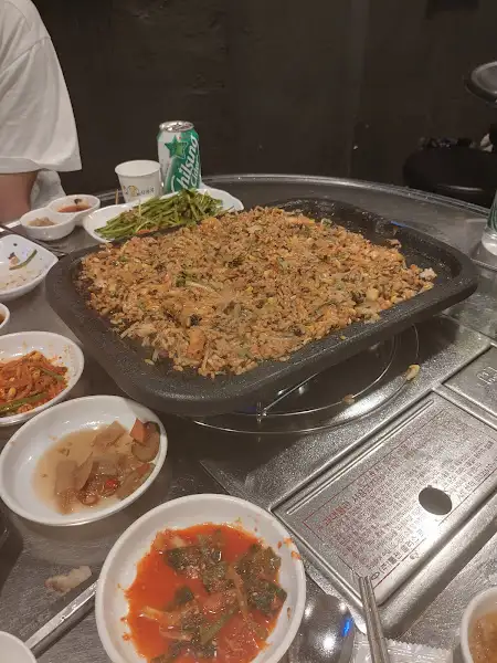 볶음밥이 있는 상차림