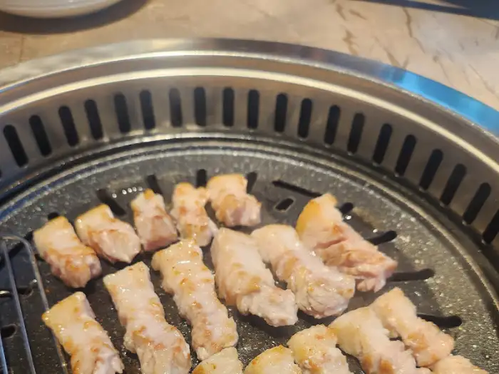 숯불 위 삼겹살