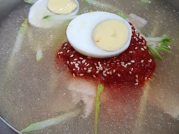 물냉면 근접 촬영