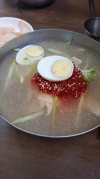 물냉면 그릇 클로즈업