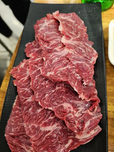 신선한 소고기 플레이트