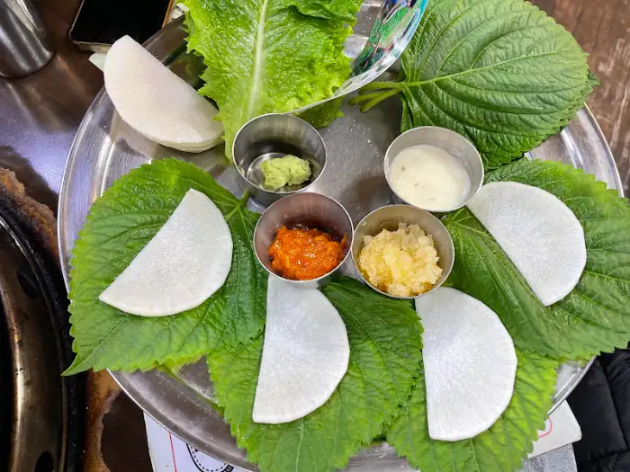 알쌈에 싼 닭갈비