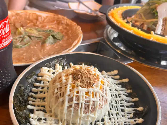 매콤갈비찜에 곁들임으로 나온 메밀전