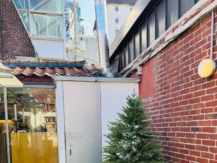 당스 건물 주변 풍경