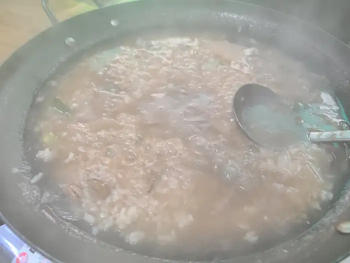 보글보글 끓고 있는 연포탕 냄비