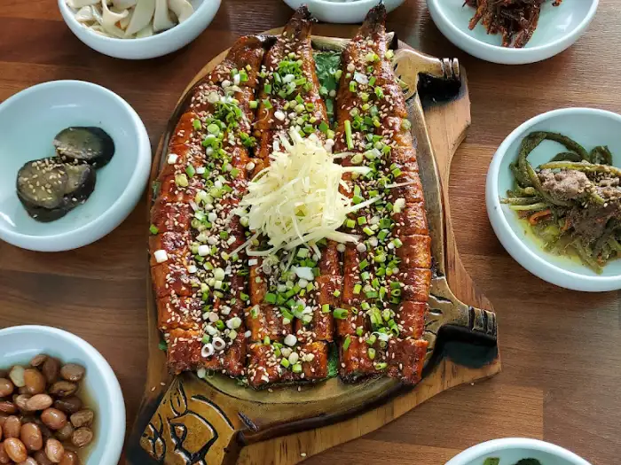먹음직스럽게 구워진 장어구이