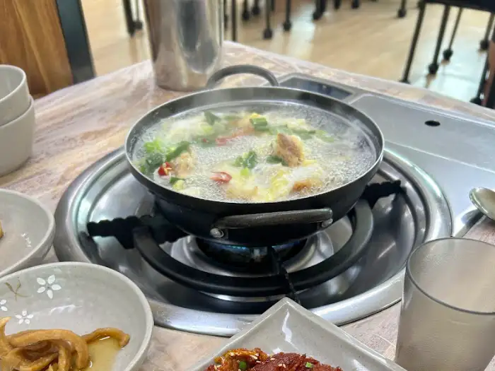 따뜻하게 끓고 있는 황태국